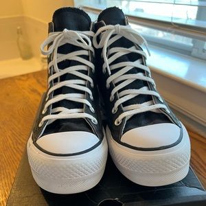 Women’s high top platform converse size 7